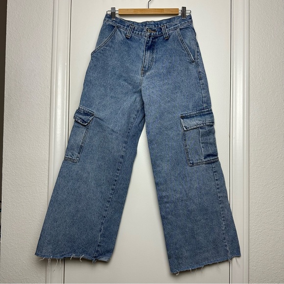 Brandy Melville Tatum Light Wash Cargo Wide Leg Jeans Small - Picture 3 of 10